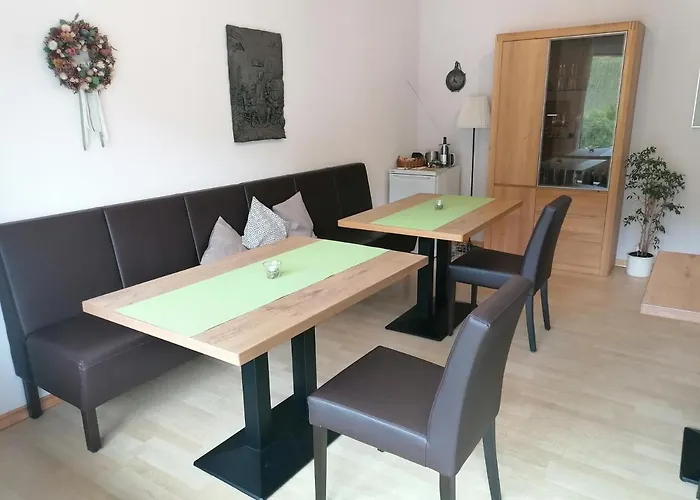 게스트하우스 Ferienweingut Hensler 브리에델