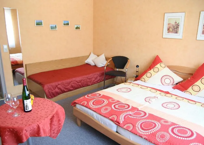 게스트하우스 Ferienweingut Hensler 3*