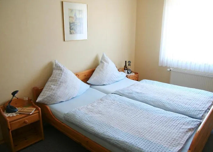 Ferienweingut Hensler 브리에델