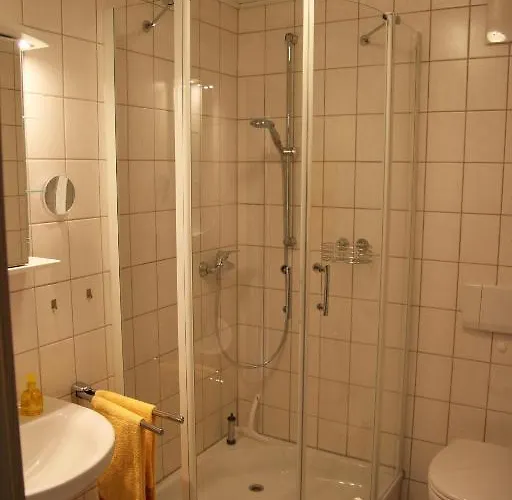 Ferienweingut Hensler 3* 브리에델