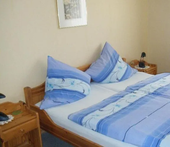 Ferienweingut Hensler 브리에델