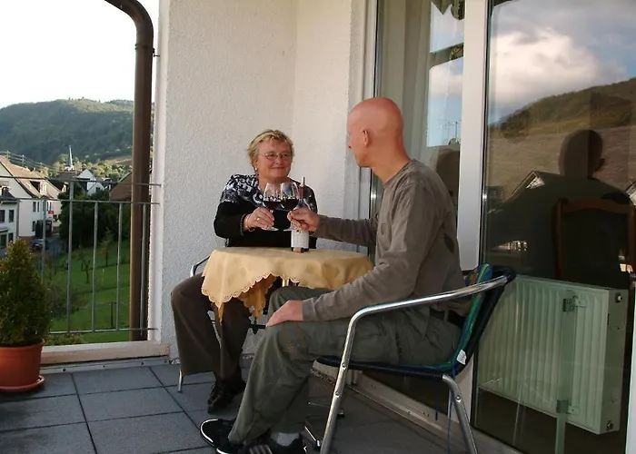 Ferienweingut Hensler 게스트하우스 브리에델